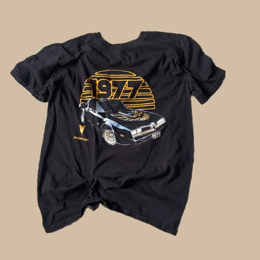 GRAPHIC TEE WITH A 1977 PONTIAC FIREBIRD